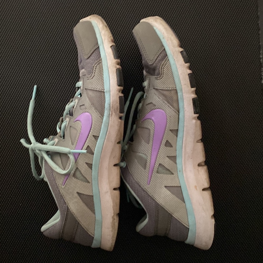 Nike tennis shoes gray light blue and pastel purple - Picture 3 of 4